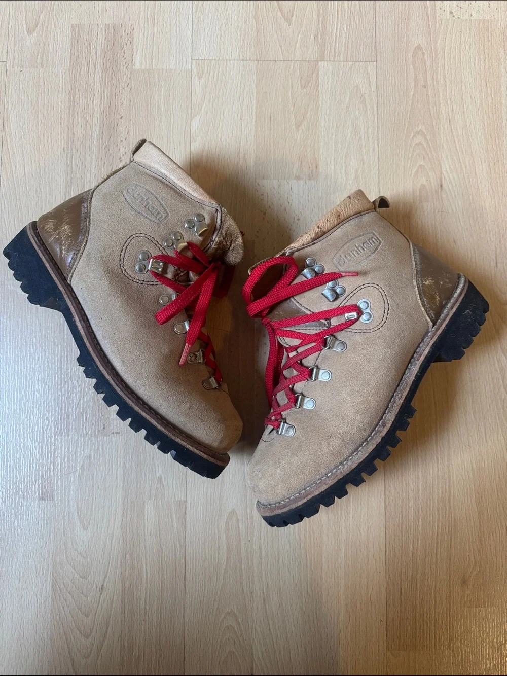 Dunham Vintage 80’s Hiking Boots size 9